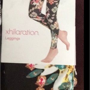 1 pair of patterned leggings size L